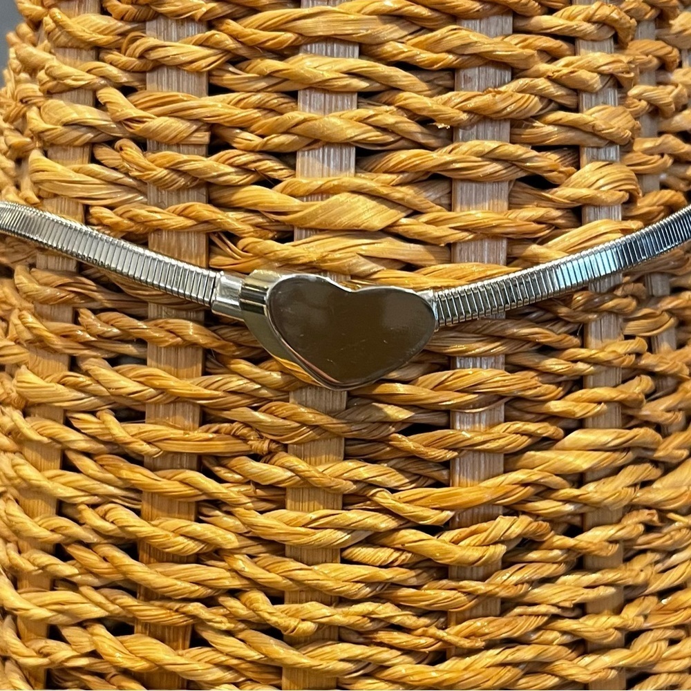 Vintage Women’s Silver Belt 24” End to End Stretches to 28” Heart Closure 80’s - Picture 2 of 4